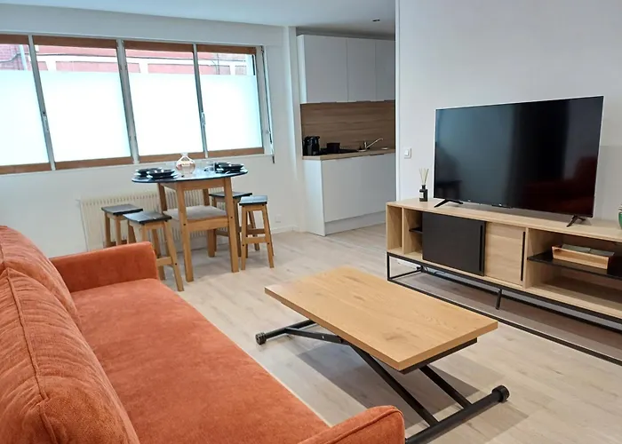 Elegant, Spacieux, 2 Couchages, Proche Centre