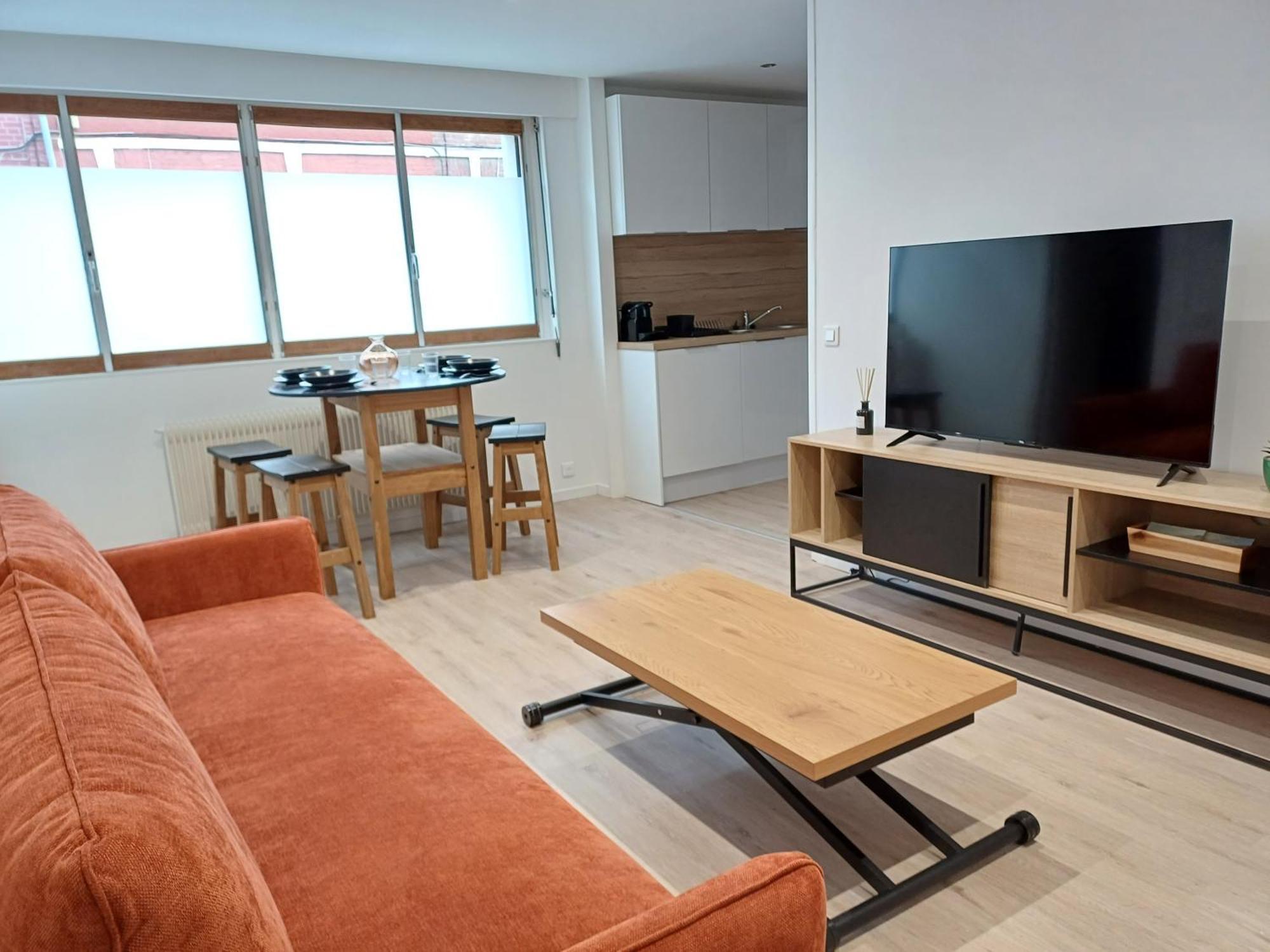Appartement Elegant, Spacieux, 2 Couchages, Proche Centre Amiens