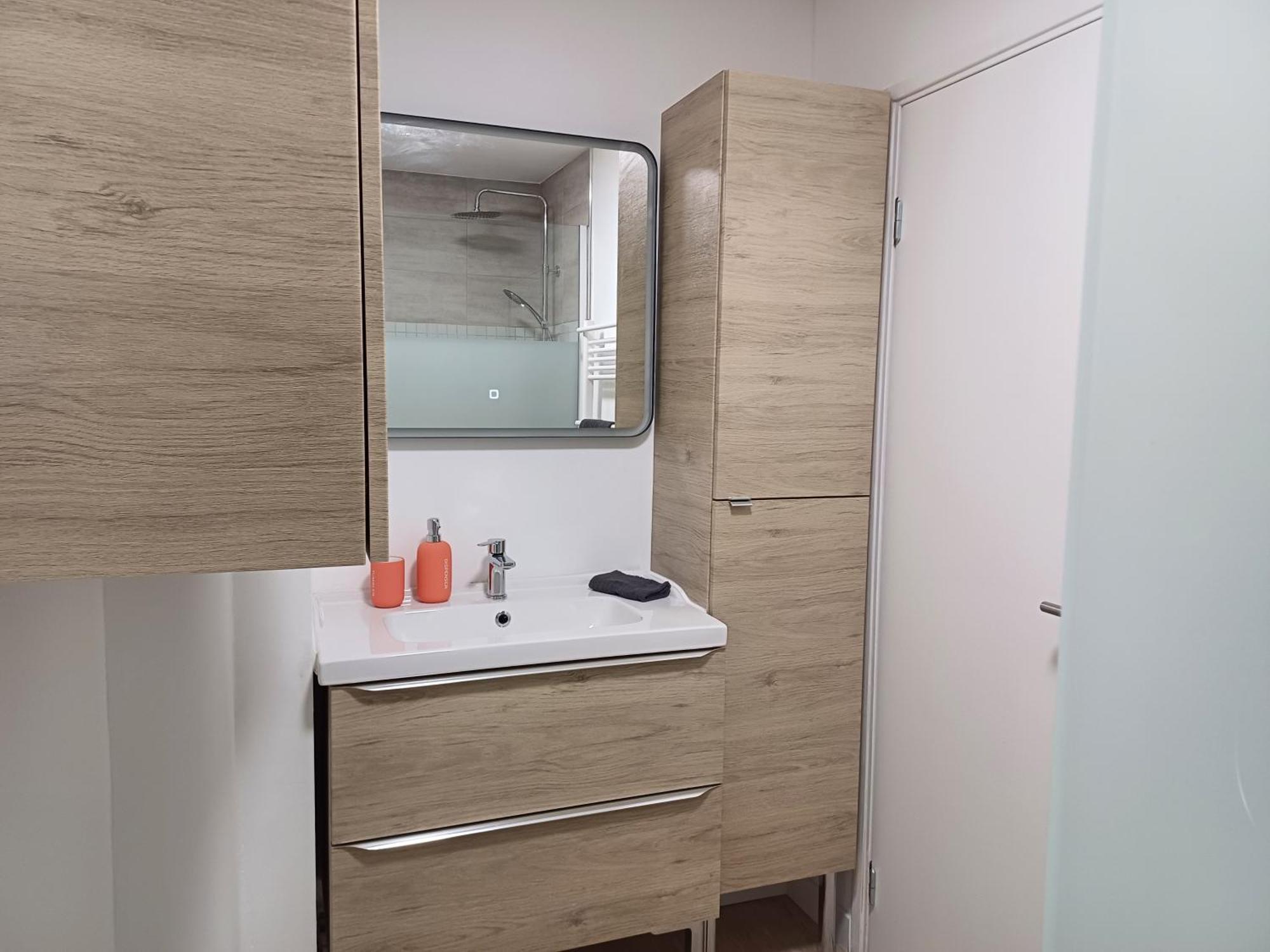 Appartement Elegant, Spacieux, 2 Couchages, Proche Centre Amiens
